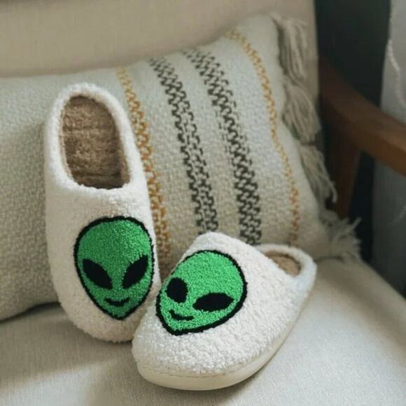 2/$30 NEW Green Alien Face Slippers - Picture 4 of 8